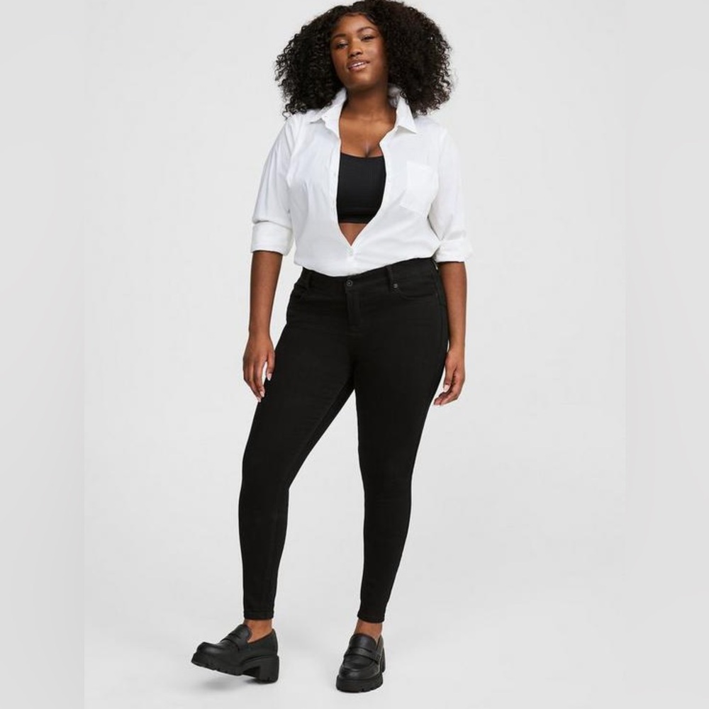 Torrid Bombshell Skinny Premium Stretch High-Rise Jean Black Size 22 Women’s
